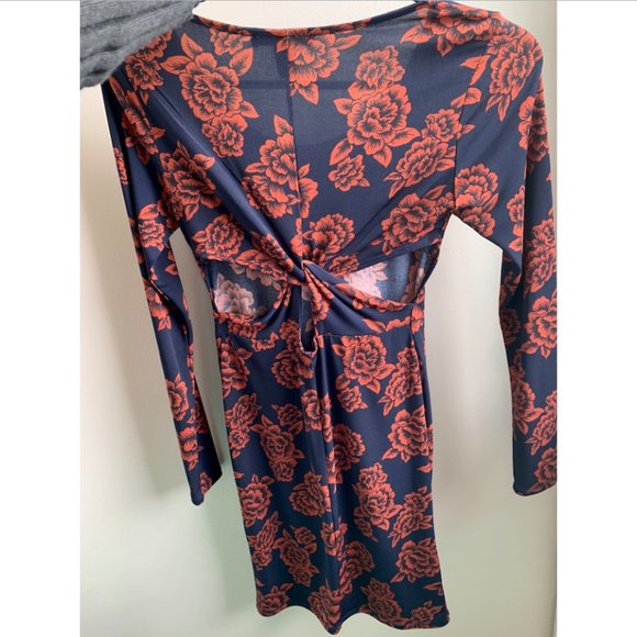 ✨FOREVER 21 FLORAL BACK SLIT LONG SLEEVE MIDI DRESS - SIZE: US S - Picture 2 of 3